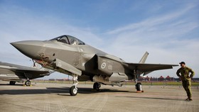 Konflik & Perang di Mana-mana, Produsen Senjata Untung Besar-besaran