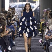 JW Anderson Gelar Peragaan Busana Koleksi Spring 2025, Simak Fakta Menariknya!