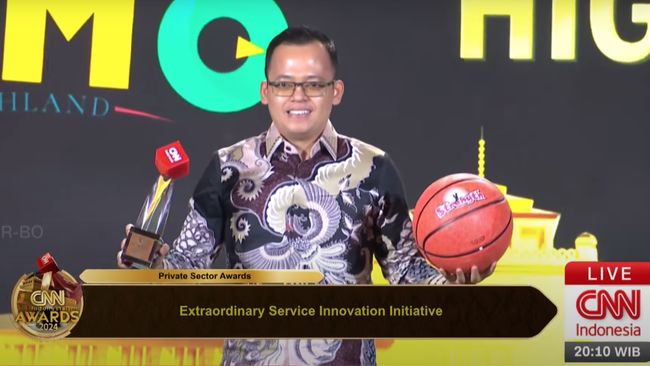 Nimo Highland memperoleh penghargaan Extraordinary Service Innovation Initiative di CNN Indonesia Awards.