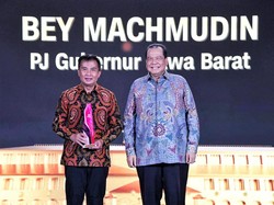 Sosialisasi Kinerja ke Masyarakat Baik, Pemprov Jabar Raih Penghargaan