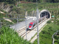 Sejarah Kereta Api di RI: dari Lokomotif Uap hingga Kereta Cepat