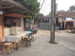 Viral Pencurian Elpiji-3 Kardus Mi di Warung Sawangan, Polisi Cek TKP