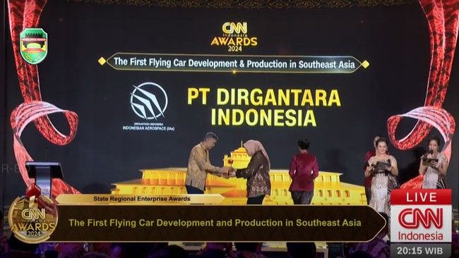 PT Dirgantara Indonesia berhasil meraih penghargaan The First Flying Car Development and Production in Southeast Asia di ajang CNN Indonesia Awards 2024.