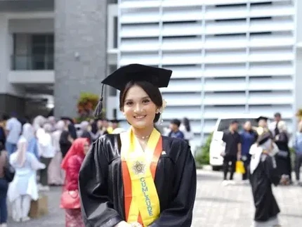 3 Tips Jadi Mahasiswa Berprestasi Ala Shalsa, Lulusan UGM yang Double Degree di Belanda