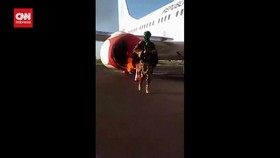VIDEO: Detik-detik Teroris JNIM Mali Kepung Bandara dan Bakar Pesawat