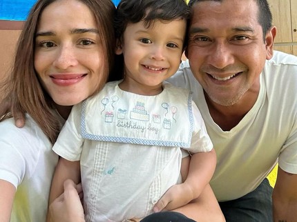 7 Potret Gantengnya Putra Yasmine Wildblood yang Baru Ulang Tahun ke-2