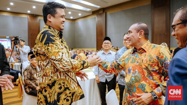 Edy datang ke syukuran personil DPRD Sumut dari Hanura sebagai salah satu pengusungnya, datang juga Bobby nan merupakan sepupu dari legislator terpilih itu.