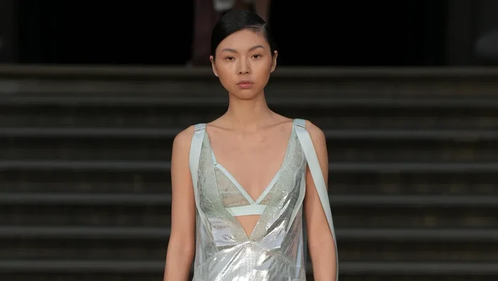 img-title 5 Hal Mendominasi London Fashion Week Spring 2025, Akankah Jadi Tren Terbaru?
