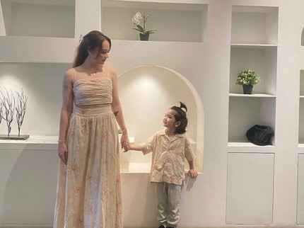 7 Potret Ibrahim Rumi Anak Putri Anne & Arya Saloka yang Baru Rayakan Ulang Tahun