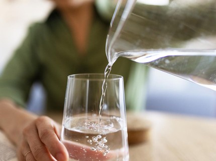 8 Kebiasaan Dianggap Baik yang Justru Bisa Rusak Imun, Salah Satunya Minum Banyak Air