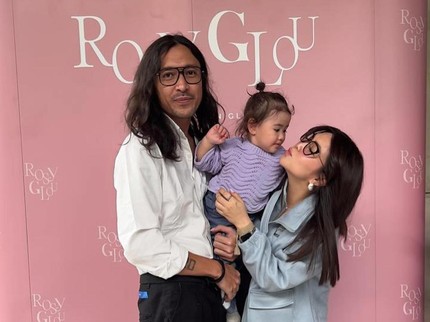 5 Potret Marcello Tahitoe dan Istri yang Jarang Umbar Kemesraan