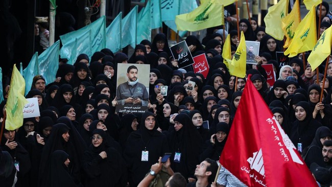 Pengamat menilai ledakan pager-walkie talkie Hizbullah di Lebanon bisa semakin tingkatkan eskalasi konflik.