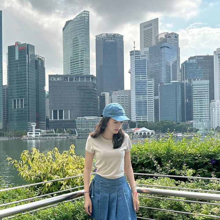 <p>Sarah Menzel merupakan tunangan Azriel Hermansyah, Bunda. Diketahui, pasangan ini telah menjalin hubungan asmara tahun 2018. (Foto: Instagram @ssarah_menzel)<br /><br /><br /></p>