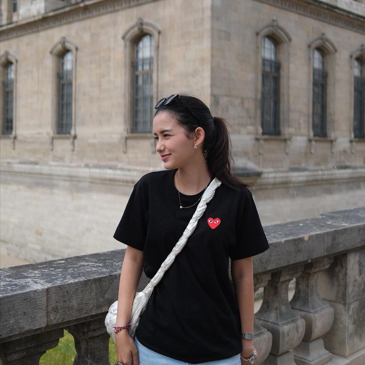 <p>Melalui akun Instagram pribadi, Aurel Hermansyah membuat postingan berupa dukungan untuk sang adik dan calon iparnya. Ia mengaku bangga dan salut pada keduanya. (Foto: Instagram @ssarah_menzel)<br /><br /><br /></p>