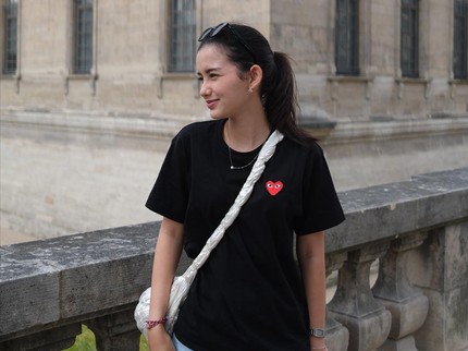 5 Potret Sarah Menzel yang Akan Lanjut Kuliah di Inggris Sebelum Nikah