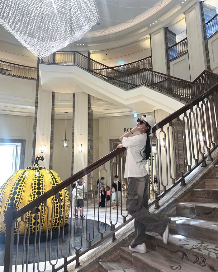 Setelah sebelumnya meninggalkan SM Entertainment, calon idol K-Pop yang bergolongan darah A ini resmi menandatangani kontrak ekskulif dengan High Up Entertainment, agensi yang menaungi STAYC, pada 10 September 2024 lalu. / Foto: instagram.com/awesomehaeun