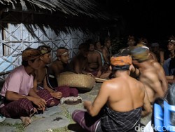 Tradisi Mulud Adat, Larangan Perempuan Masuk Masjid Kuno Bayan
