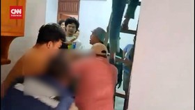VIDEO: Detik-detik Tersangka Pembunuh Gadis Penjual Gorengan Ditangkap