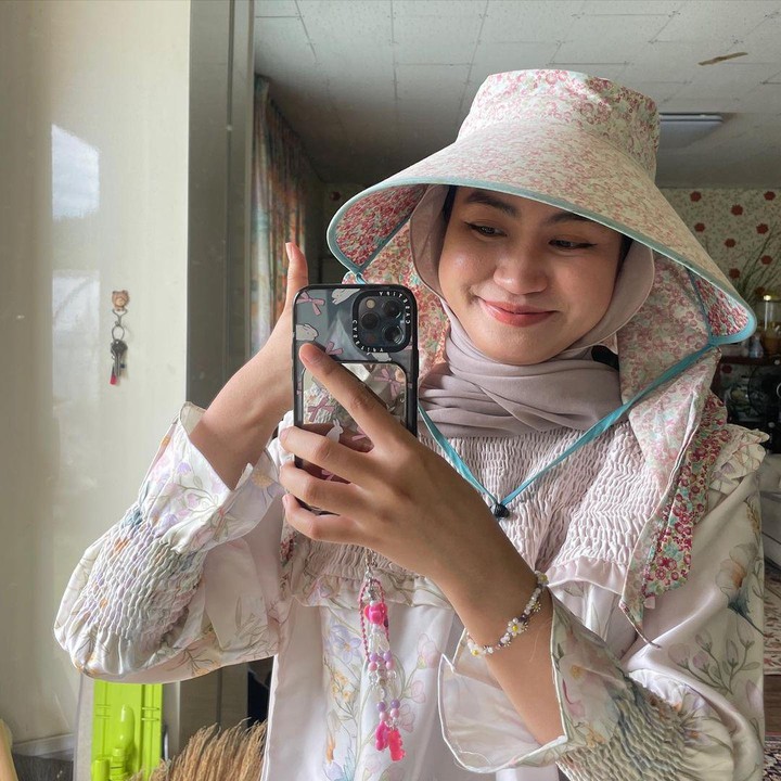<p>Walau sibuk mengisi hari dengan beragam tugas, Xaviera tetap menikmati hari-harinya dengan aktivitas seru. Misalnya saat mengisi hari libura nasional Chuseok di Korea, ia bersama teman-teman menikmati lingkungan alam terbuka. (Foto: Instagram @xavieraaputri)<br /><br /><br /></p>
