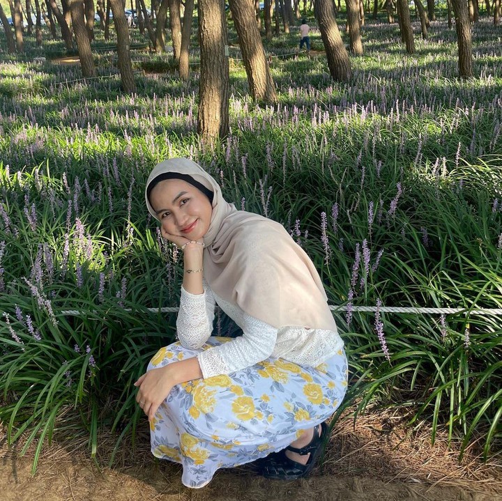 <p>Sibuk menjadi mahasiswa pemograman lagi, Xaviera sebut hari-harinya kini dipenuhi dengan beragam tugas kuliah, Bunda. "Kembali ke keseharian anak rantau yang dipenuhi project, koding, dan kopi," tuturnya. (Foto: Instagram @xavieraaputri)<br /><br /><br /></p>