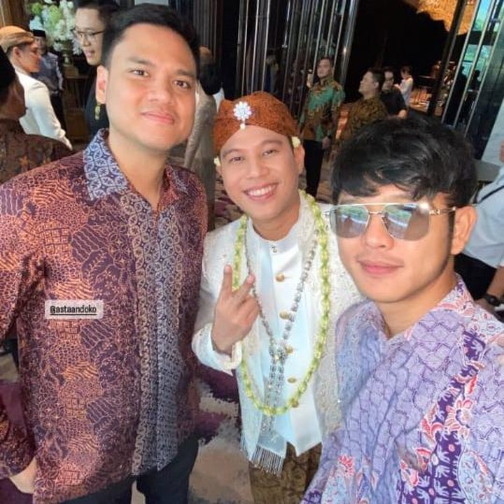 <p>Sebelumnya, Nino memang tak pernah mempublikasikan hubungan asramanya dengan Dhabitannisa. Diketahui, sang istri bukan datang dari kalangan selebriti, Bunda. (Foto: Instagram @ilmanibrahim)</p>
