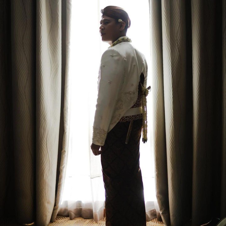 <p>Kabar mengejutkan datang dari musisi Nino RAN, Bunda. Pemilik nama lengkap Anindyo Baskoro ini resmi menikah Dhabitannisa Auni, Jumat (20/9/2024). (Foto: Instagram @ninokayam)<br /><br /><br /></p>
