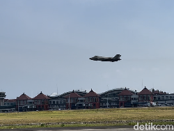 Aksi Mendebarkan Jet Siluman F35 Australia Memecah Langit Bali