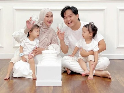 5 Potret Anisa Rahma & Suami Umumkan Jenis Kelamin Anak Ketiga, Kompak Ajak Dua Putri Kembarnya