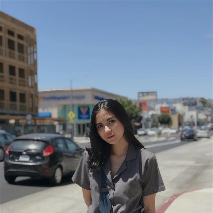 <p>Ashilla membesarkan namanya ketika bergabung dengan <em>girlband</em> Blink. Ia kemudian meniti karier sebagai penyanyi solo, Bunda. (Foto: Instagram @zhrtiaraashilla)</p>