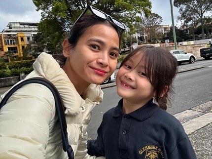 7 Potret Acha Septriasa & Putrinya, Sedih Lewatkan Momen Ultah Anak karena Harus Kerja