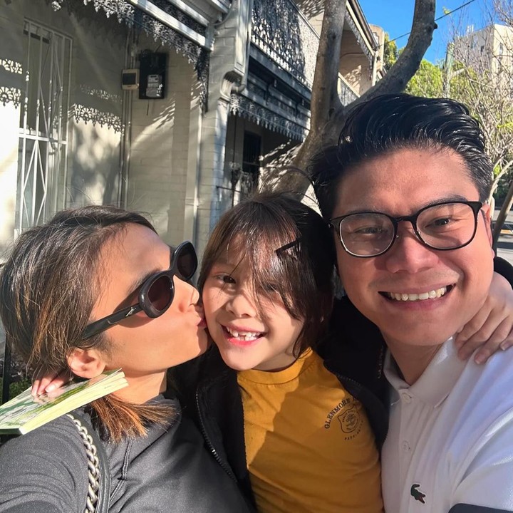 <p>"<em>I’ve prepared everything for you and what you need. Your food on the fridge, your big toys as a present, your tidy drawers and linen, fresh laundry for school, a schedule for papa to feed you, your birthday card on your desk! (</em>Aku sudah menyiapkan semua yang kamu butuhkan. Makanan di kulkas, mainan besar sebagai kado, laci dan seprai yang rapi, pakaian bersih untuk sekolah, jadwal untuk papa memberimu makan, dan kartu ucapan selamat ulang tahun di meja kamu!)" tulis Acha. (Foto: Instagram @septriasaacha)</p>