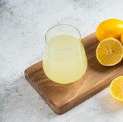 Bolehkah Minum Air Lemon Setiap Hari? Ini Aturan Aman dan Cara Konsumsinya yang Benar!
