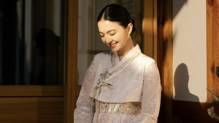 Gaya Raline Shah di Seoul