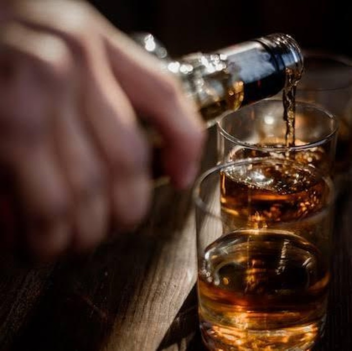 Hindari Konsumsi Alkohol/Foto: Freepik