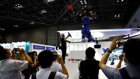 FOTO: Penampakan Robot Raksasa Jepang Buat Perbaiki Kabel Kereta