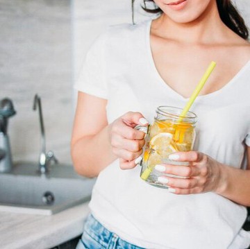 Masih Jarang Diketahui, Kenali 5 Efek Samping Akibat Terlalu Sering Minum Air Lemon