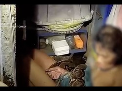 Seram Nenek-nenek Thailand Dililit Piton Berjam-jam di Dapur!