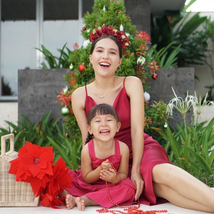 <p>Aktris sekaligus model Olivia Jensen menikah dengan Arief Purnama sejak 2014. Dalam pernikahan tersebut, pasangan ini dikaruniai seorang anak perempuan cantik bernama Aurora Jensen Purnama. (Foto: Instagram @oliviajensen)<br /><br /><br /></p>