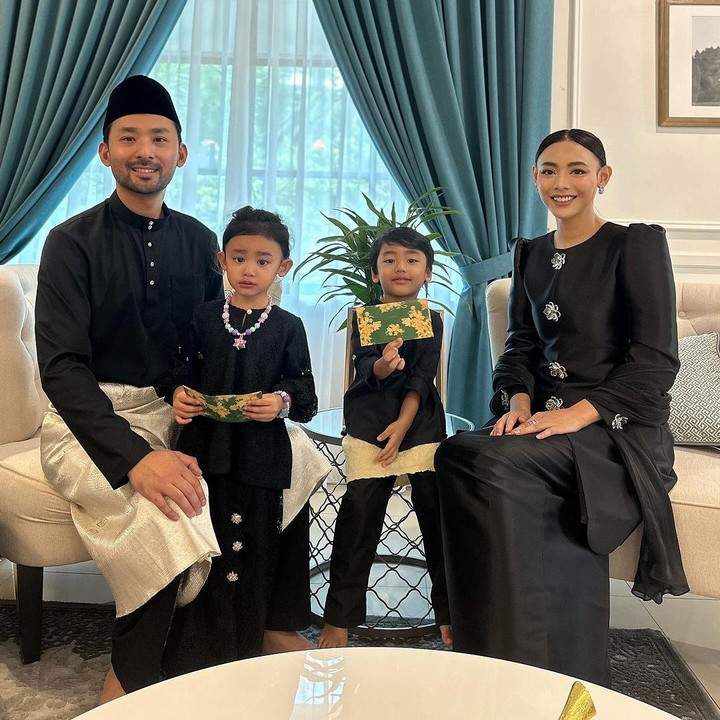 <p>Aktris Whulandary Herman saat ini menetap di Malaysia. Ia memutuskan pindah ke Negeri Jiran setelah menikah dengan pria asal Malaysia, Nik Ibrahim, pada 2018. Puteri Indonesia 2013 ini pun sering kali mengabadikan aktivitasnya sehari-hari bersama suami dan kedua anaknya di media sosial. (Foto: Instagram @whulandary)</p>