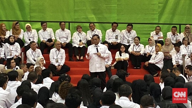 Pramono Anung sempat menitikkan air mata saat berpamitan dengan jajaran deputi hingga staf Sekretariat Kabinet (Setkab).
