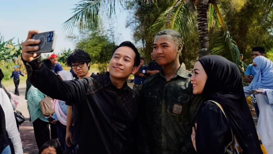 Shanty dan Denny Cagur Momen Shanty dan Denny Cagur jenguk putranya yang tinggal di asrama
