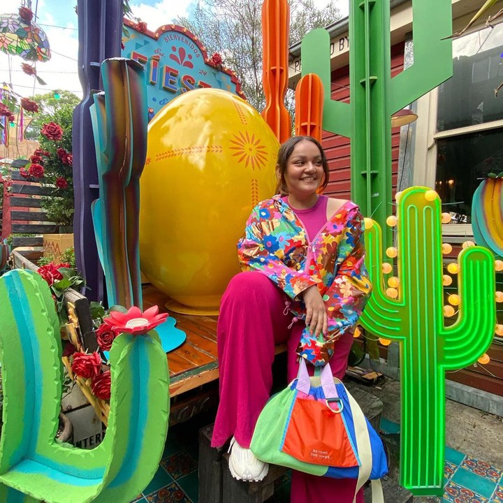 <p>Beberapa waktu lalu Ferdy Hasan melepas sang putri, Farah Labita, kuliah MBA di University of Cambridge, Bunda. Momen mengharukan ini dibagikan langsung oleh Ferdy pada laman Instagram-nya. (Foto: Instagram: @farahlabita)</p>