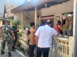 Sedih, Suami Korban Peluru Nyasar Tak Berani Kerja Hingga Gajinya Dipotong