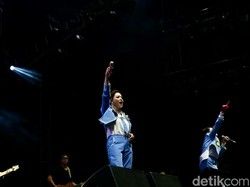 Melihat penampilan Duo Maia di Panggung Pestapora 2024