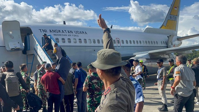 Istri dan anak dari Pilot Susi Air Kapten Philip Mark Mehrtens bakal menjemput di Landasan Udara Halim Perdana Kusuma, Jakarta.