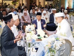 Momen Presiden Jokowi Hadiri Pernikahan Putera Khofifah