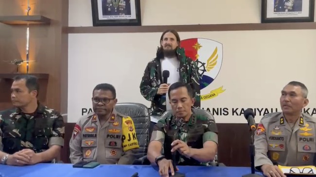 Pilot Susi Air Philip Mark Mehrtens mengaku senang bisa bebas dari sandera golongan pidana bersenjata (KKB) ketua Egianus Kogoya di Papua selama 1,5 tahun.