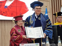 Megawati Resmi Jadi Profesor Kehormatan Silk Road International University