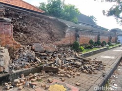 Tembok Puri Blahbatuh Rusak Akibat Gempa M 4,8 di Gianyar Bali
