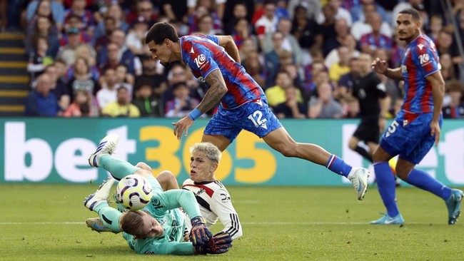 Manchester United ditahan imbang Crystal Palace 0-0 pada pekan kelima Liga Inggris di Stadion Selhurst Park, Sabtu (21/9) waktu setempat.